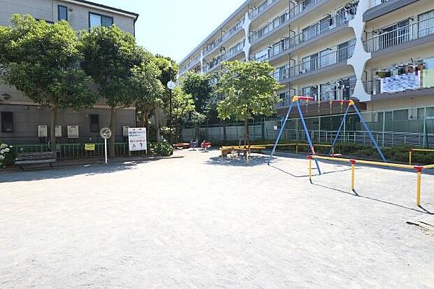 登戸東公園まで72m、住宅街にあり小さなお子さんも安心して遊べる公園です