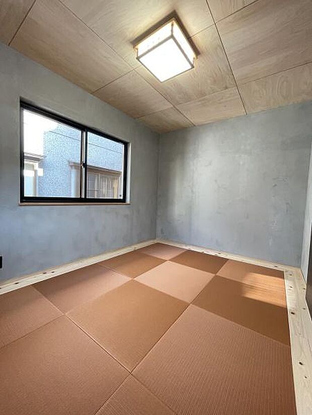 ■琉球畳を使用した和モダンな和室です！リビング横にあり、ちょっとくつろぐ空間としても利用できます♪