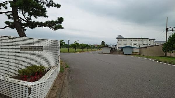 五所川原市立五所川原第三中学校まで1354m