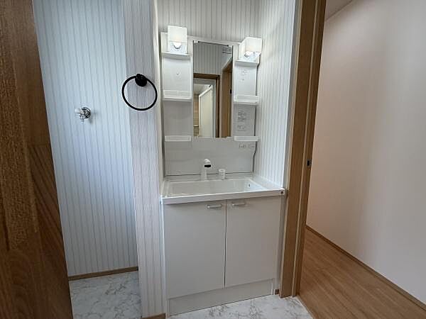 洗面化粧台、新品交換済みです