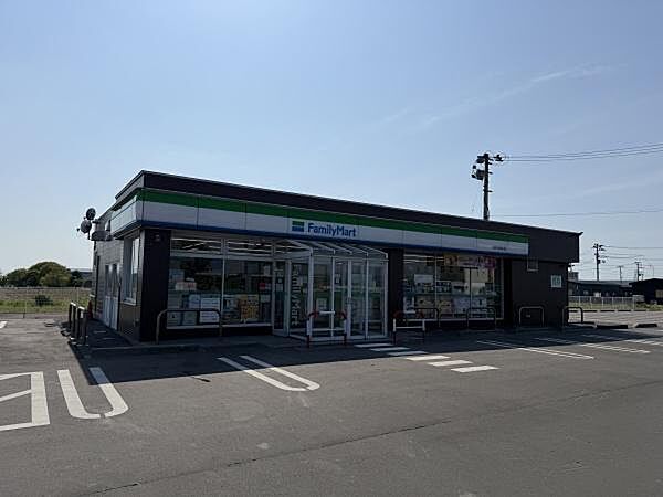 ファミリーマート五所川原漆川店まで1808m