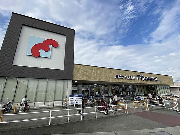万代坊城店まで2095m、坊城駅から徒歩約8分　浮孔駅から徒歩約20分　橿原神宮西口駅から徒歩約26分