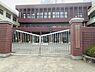 周辺：大和高田市立浮孔西小学校まで522m、浮孔西小学校公認キャラクターは「うっきー」くん