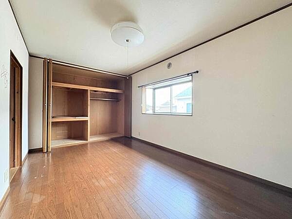 洋室です！収納もあるのでお部屋も広々使えます♪