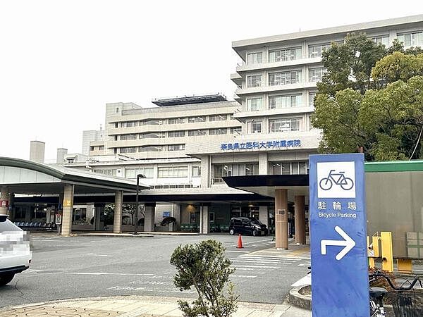 奈良県立医科大学附属病院まで988m、近鉄大和八木駅より徒歩約15分又はバス約8分・近鉄八木西駅より徒歩約8分・JR桜井線畝傍駅より徒歩約10分