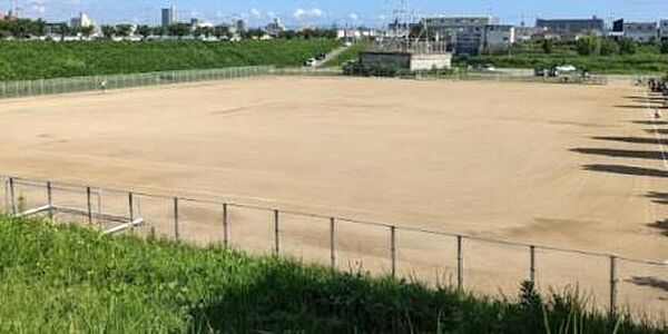 八尾市立曙町市民運動広場まで570m