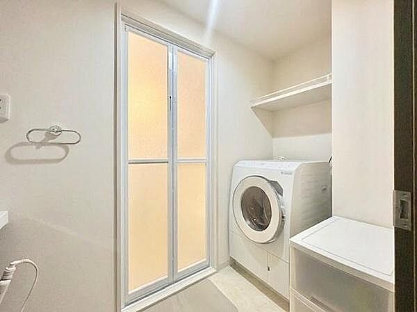 ☆綺麗な洗面所です！AI加工により家具等は消去しています。