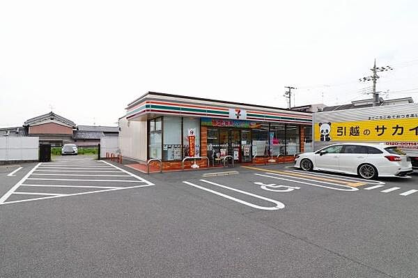 セブンイレブン　桜井粟殿店まで1103m、〒633-0062 奈良県桜井市粟殿605番地電話番号　0744-42-7756　営業時間　24時間営業