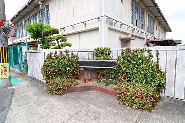 橿原市立大成中学校まで1277m、八木西口駅出口から徒歩約12分　大和八木駅南口から徒歩約14分　畝傍駅出口から徒歩約15分