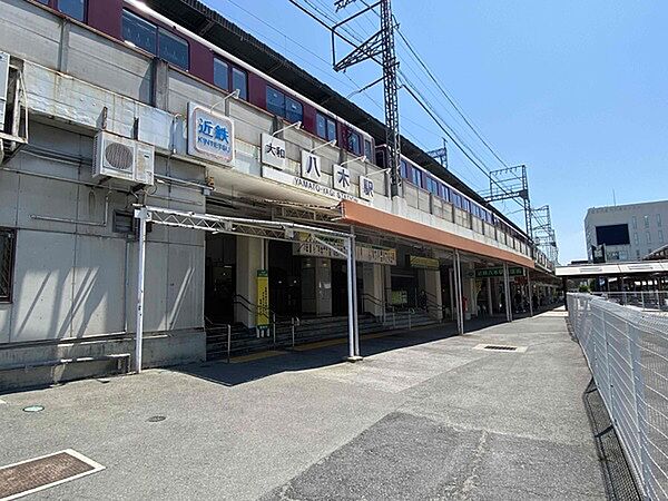 大和八木駅(近鉄 橿原線)まで1952m、奈良県橿原市内膳町五丁目にある、近畿日本鉄道（近鉄）の駅。駅長配置駅である。橿原市の玄関口としての機能を有している。