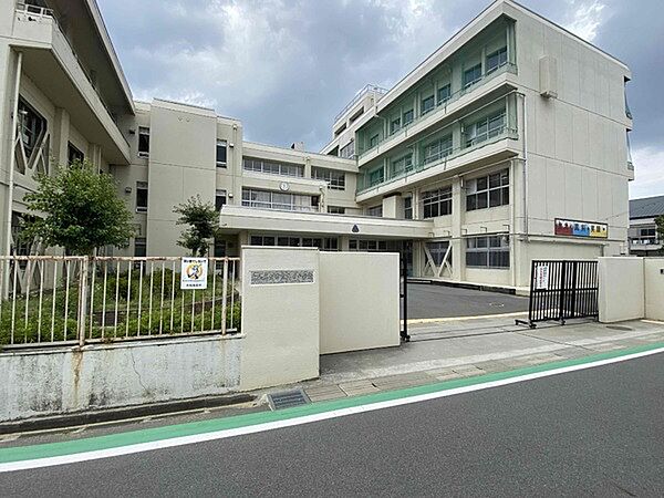 大和高田市立高田中学校まで1723m、高田(奈良県)駅西口から徒歩約9分　高田市駅出口から徒歩約11分　大和高田駅出口1出口から徒歩約12分