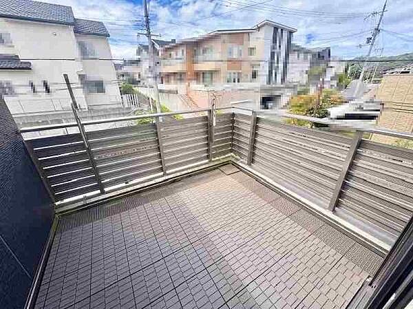 ☆日当り良好の広々バルコニーです！たくさんの洗濯物を干すことができます♪