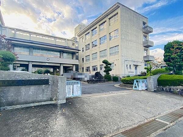 橿原市立光陽中学校まで1302m