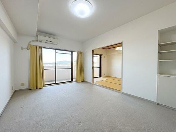 家族で多く時間を過ごすリビングは広々しています！AI加工により家具等は消去しています。
