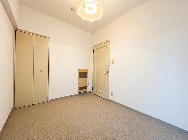 ☆明るい洋室です!!AI加工により家具等は消去しています。