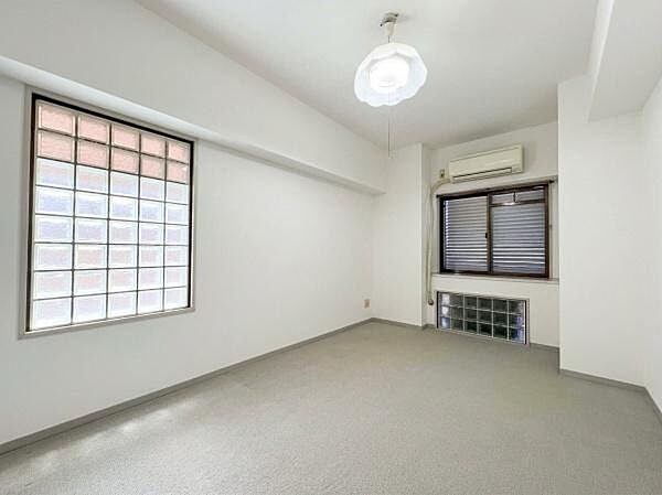☆明るい洋室です!!AI加工により家具等は消去しています。