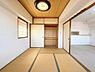 和室：広々とした落ち着く空間となっております♪AI加工により家具等は消去しています。