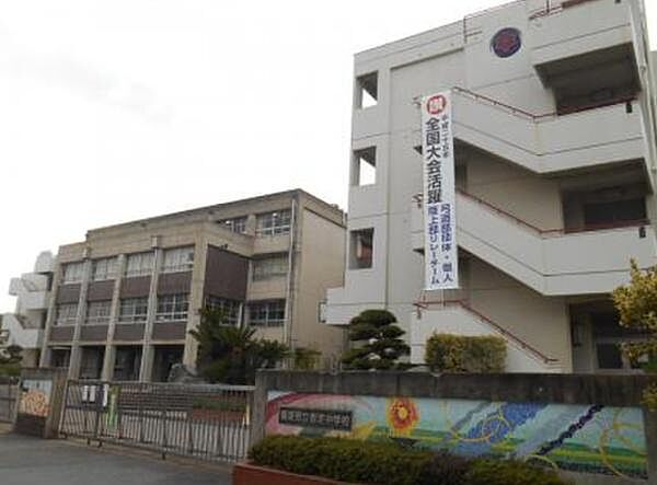 香芝市立香芝中学校まで1109m