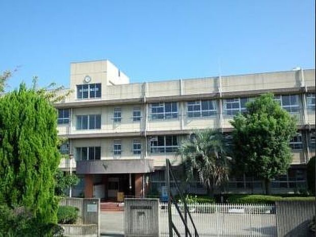 茨木市立西小学校まで198m
