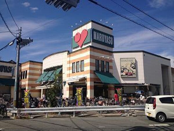 マルヤス 登美の里店まで845m