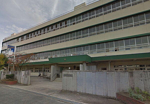 茨木市立東雲中学校まで1250m