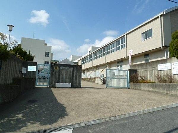 山手台小学校まで303m