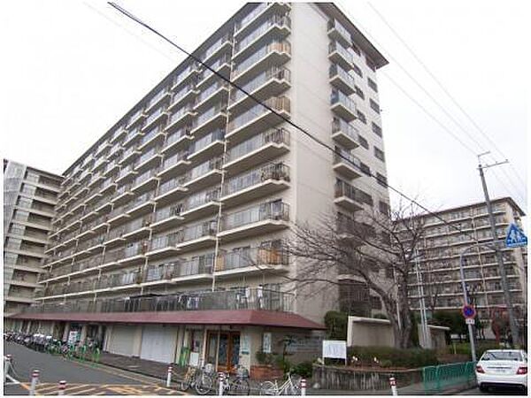 全居室に収納がございますので、ご家族分の荷物もスッキリ片付きます♪