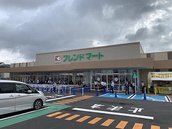 フレンドマート茨木平田店まで371m