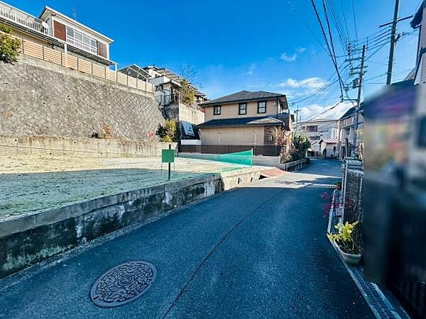 交通量の少ない閑静な住宅街です♪