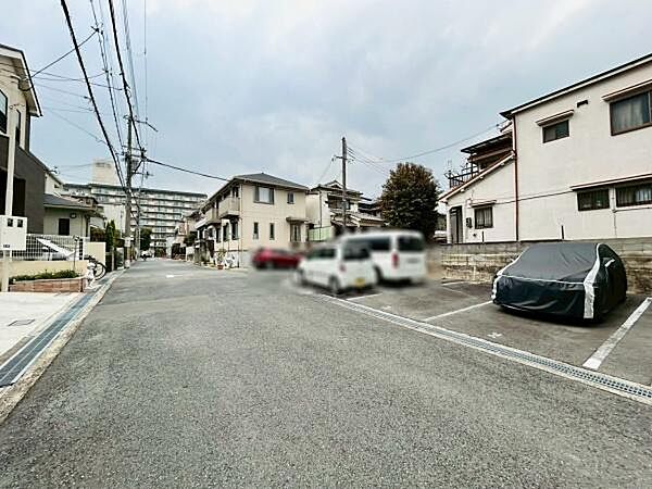 約30.2坪のほぼ整形地！広々とした土地ですので駐車スペースを2台分取ったり、お庭を造ってガーデニングやお子様のプール遊びを楽しむのも良いですね♪