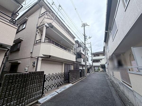 交通量の少ない立地です