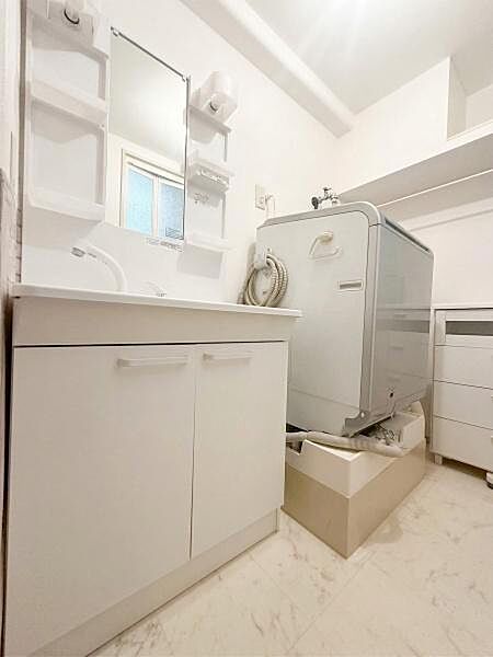 ★洗面台です♪※掲載写真はAI加工により家具・荷物を削除しております。