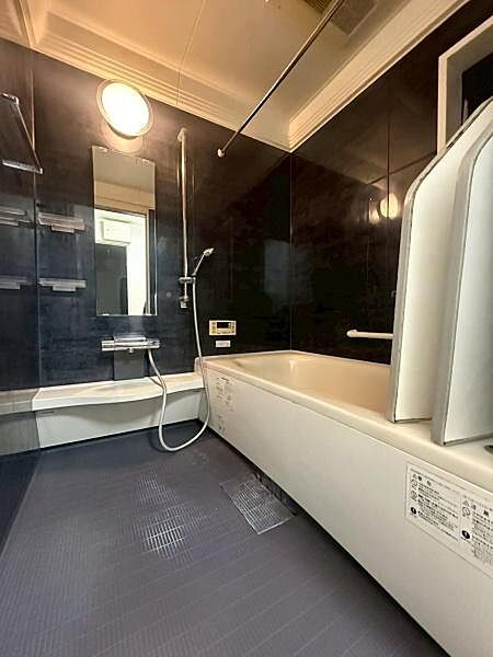 ★お風呂場です★※掲載写真はAI加工により家具・荷物を削除しております。