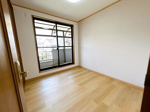日が差し込む明るいお部屋です♪