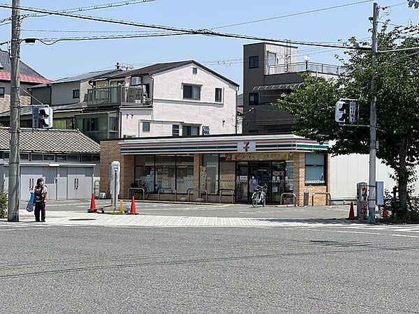 セブンイレブン大阪鶴町3丁目店まで268m