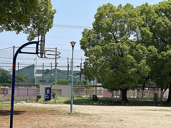 鶴町中央公園まで265m