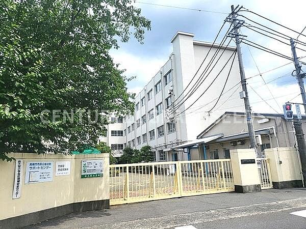 高槻市立西大冠小学校まで950m