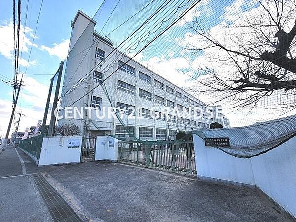 高槻市立南大冠小学校まで700m