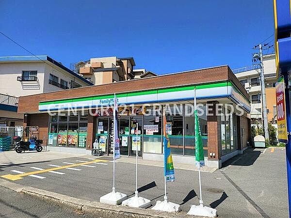 ファミリーマート高槻塚原一丁目店まで400m