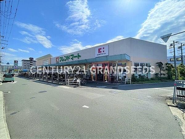 フレンドマート高槻川添店まで300m
