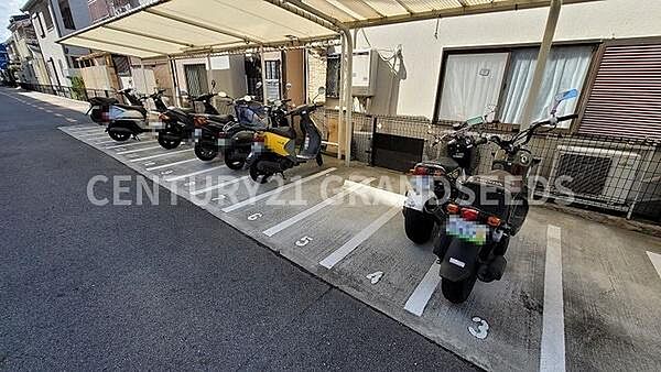 【バイク置場】