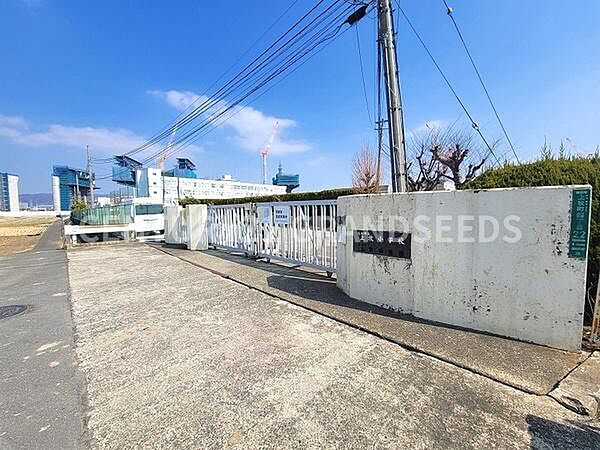 高槻市立上牧小学校まで1680m