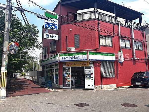 ファミリーマート藤原春日町店まで240m
