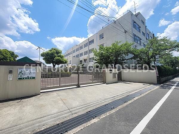高槻市立土室小学校まで500m