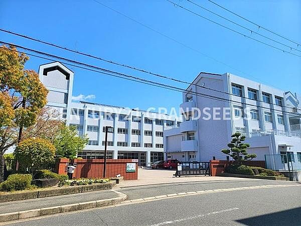 高槻市立阿武山中学校まで1300m
