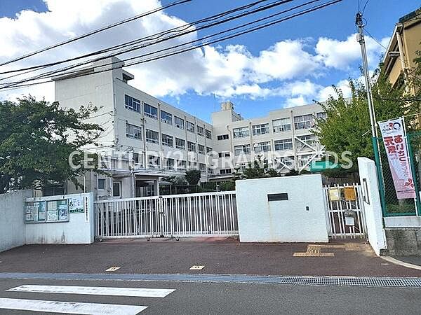 高槻市立郡家小学校まで700m