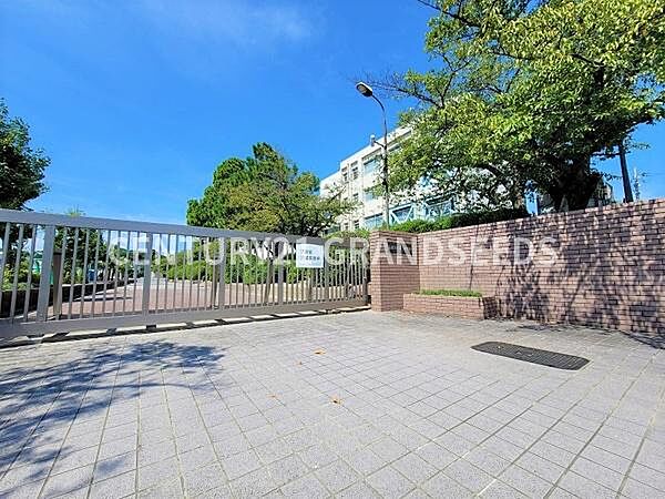 高槻市立第二中学校まで1000m