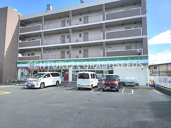 ファミリーマート高槻川西町一丁目店まで450m