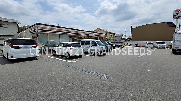セブンイレブン高槻安岡寺1丁目店まで750m