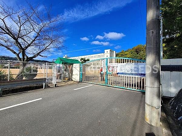 高槻市立北清水小学校まで550m